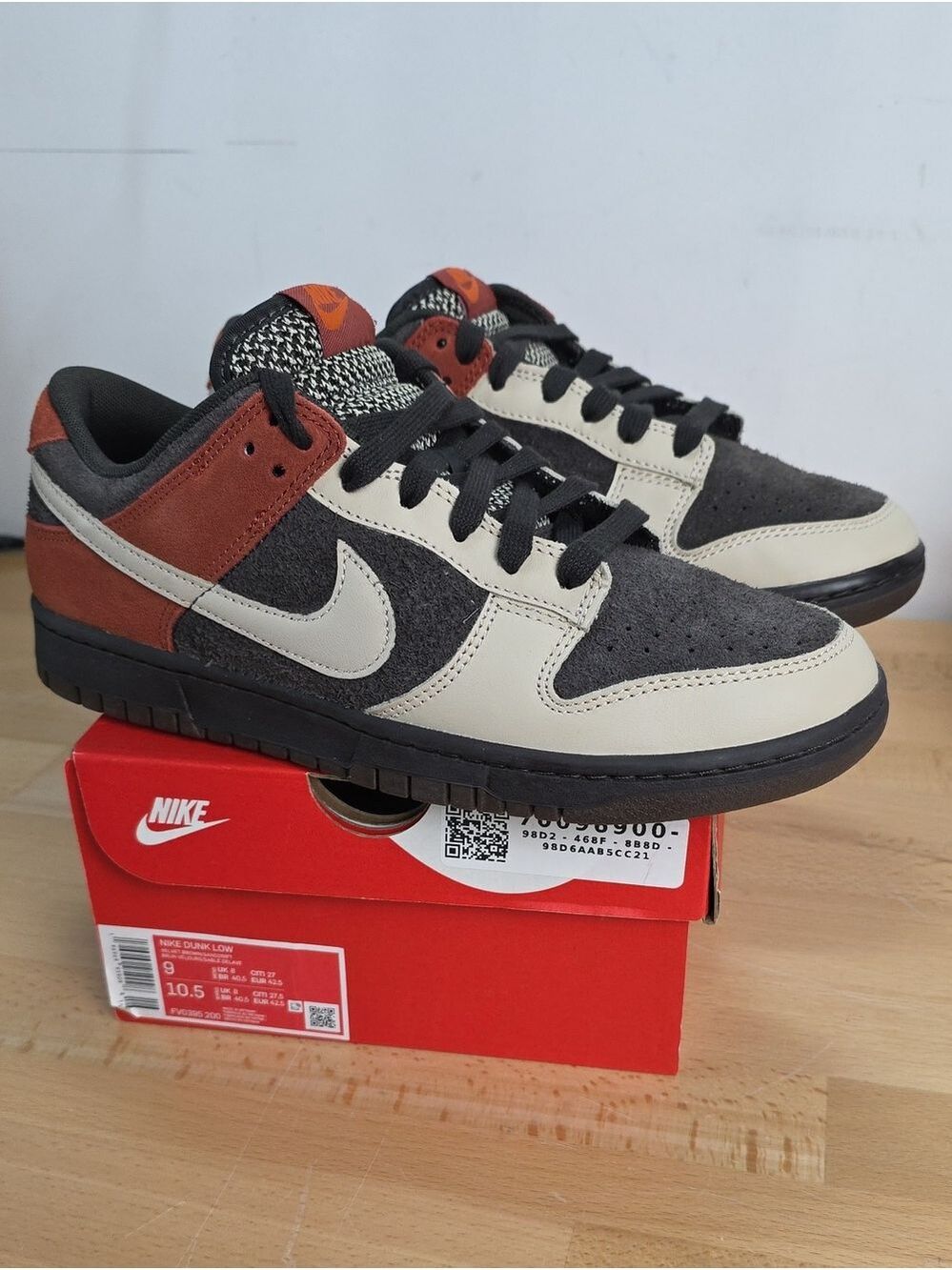 Dunk Low Nike Men’s Low-Top Sneakers in Black, Cream & Brown 9 Deffect
